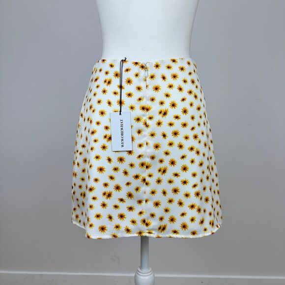 WeWoreWhat Satin Mini Slip Skirt Ditsy Floral Daisies White Revolve XS NWT - Picture 7 of 11